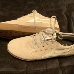 Like new, skate board shoes,